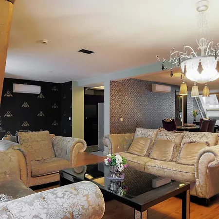 Grand Old Penthouse 아파트