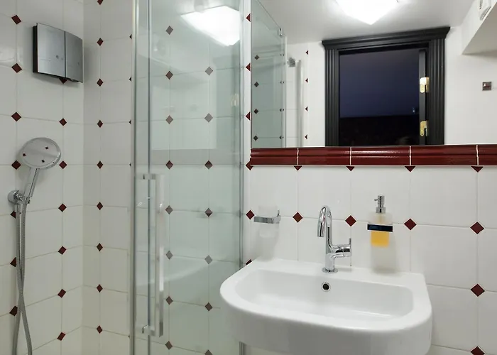 Grand Old Penthouse דירה