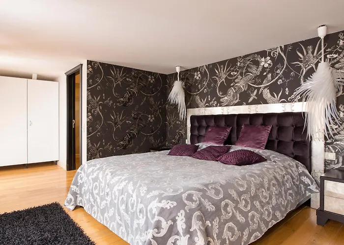 Grand Old Penthouse דירה