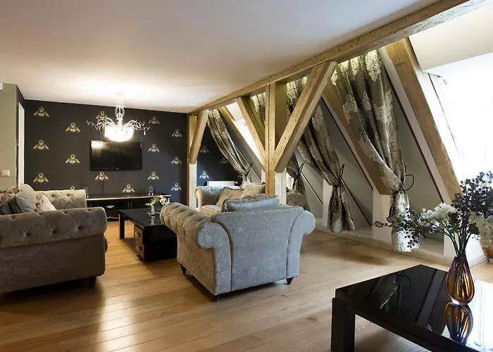 Grand Old Penthouse דירה *